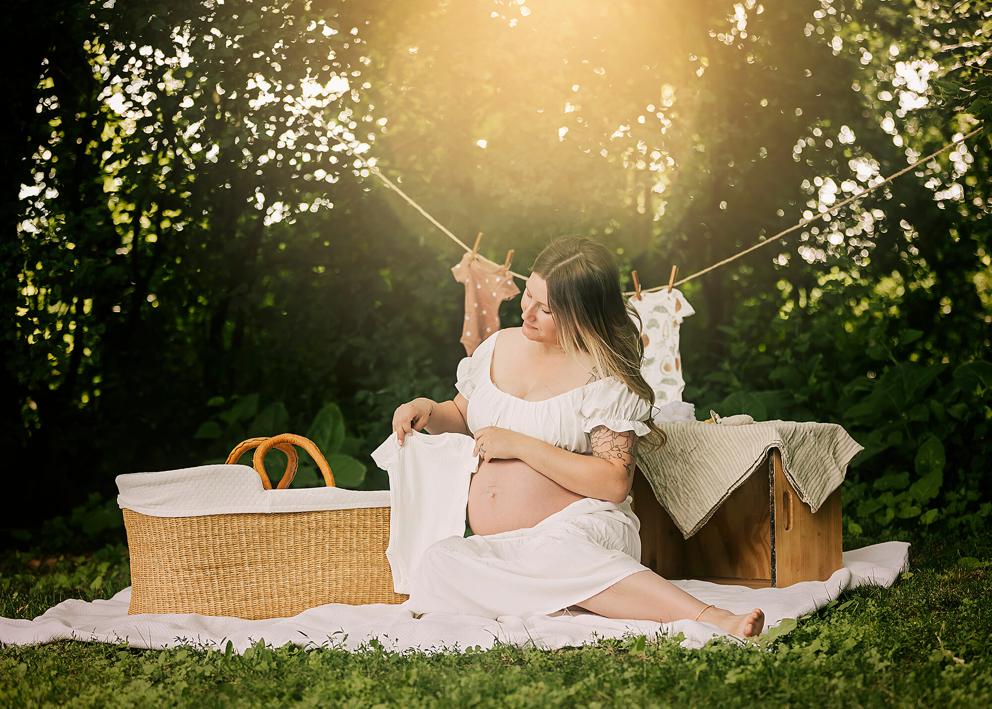 Outdoor boho styled maternity session.